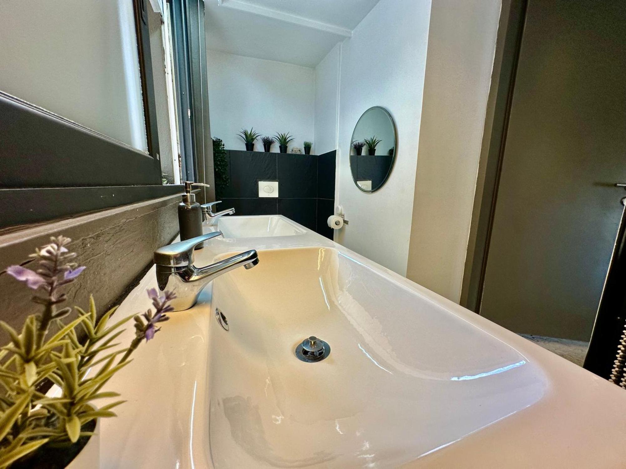 Bright Studio 4 A Short Stay Near Oaka - Iaso - Ygeia - Mitera Hospitals Атина Екстериор снимка