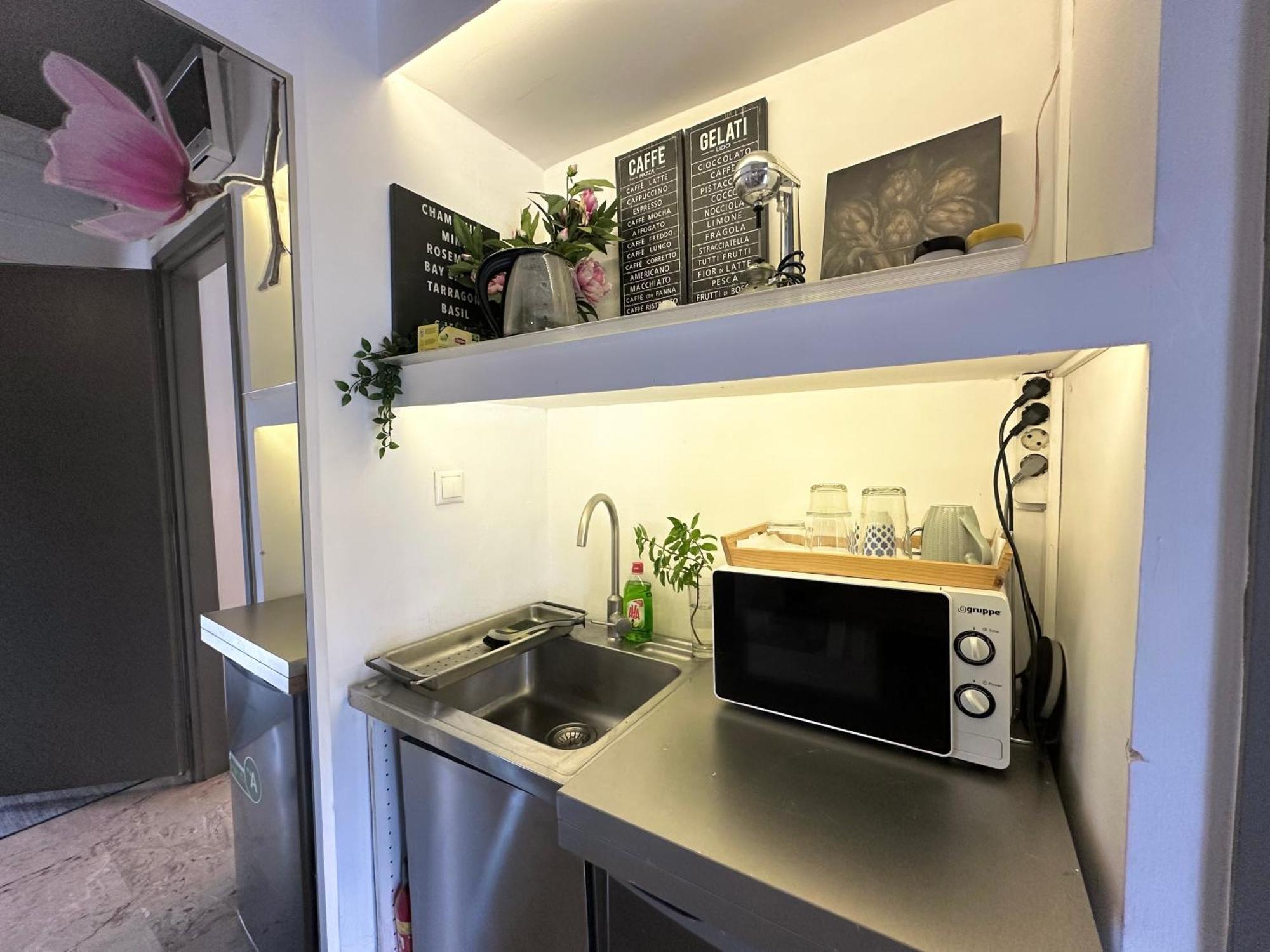 Bright Studio 4 A Short Stay Near Oaka - Iaso - Ygeia - Mitera Hospitals Атина Екстериор снимка